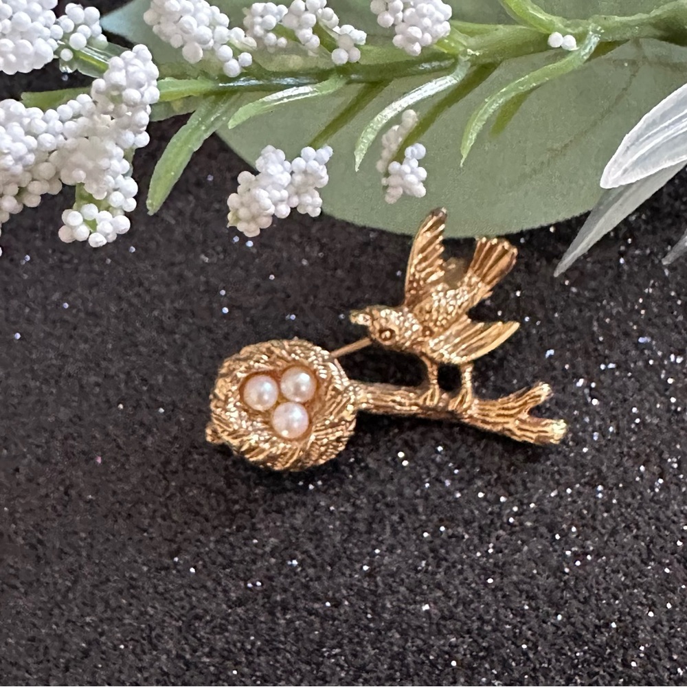 Gold Bird and Nest Brooch